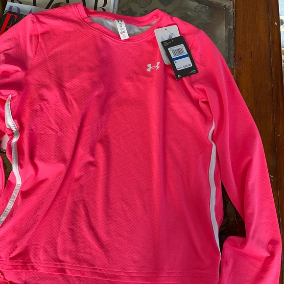 Girls Under Amour shirt - Picture 2 of 3